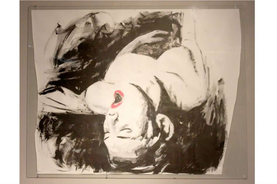 “Íntimo es el Terror”. Acrílico y carboncillo sobre papel. Dimensiones: 159 x 212 cm (2015). / Foto: Archivo privado Adriana Cuéllar.