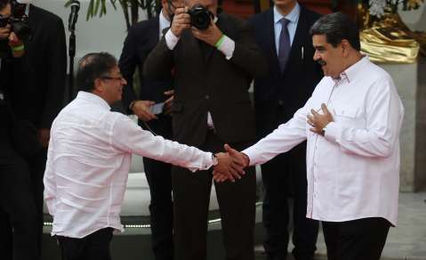 Regresar al sistema interamericano, la invitación de Petro a Maduro