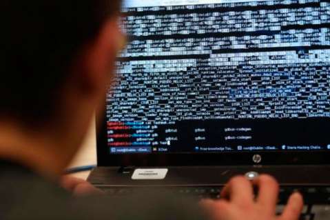 EE.UU. inculpa a hackers chinos por ataques contra una docena de países