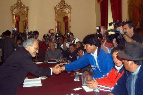 Los destinos cruzados de Evo Morales y Carlos Mesa