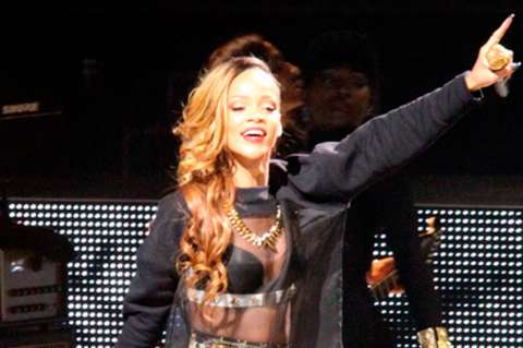 Rihanna, "derrumbada" tras suspender un nuevo concierto