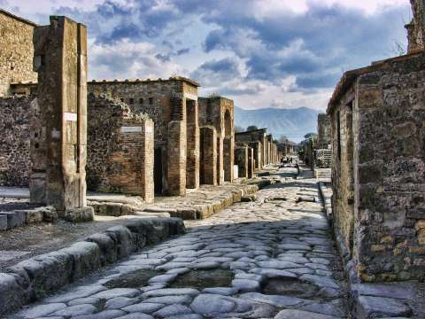 Detenido un turista en Pompeya por rayar una pared del yacimiento arqueológico