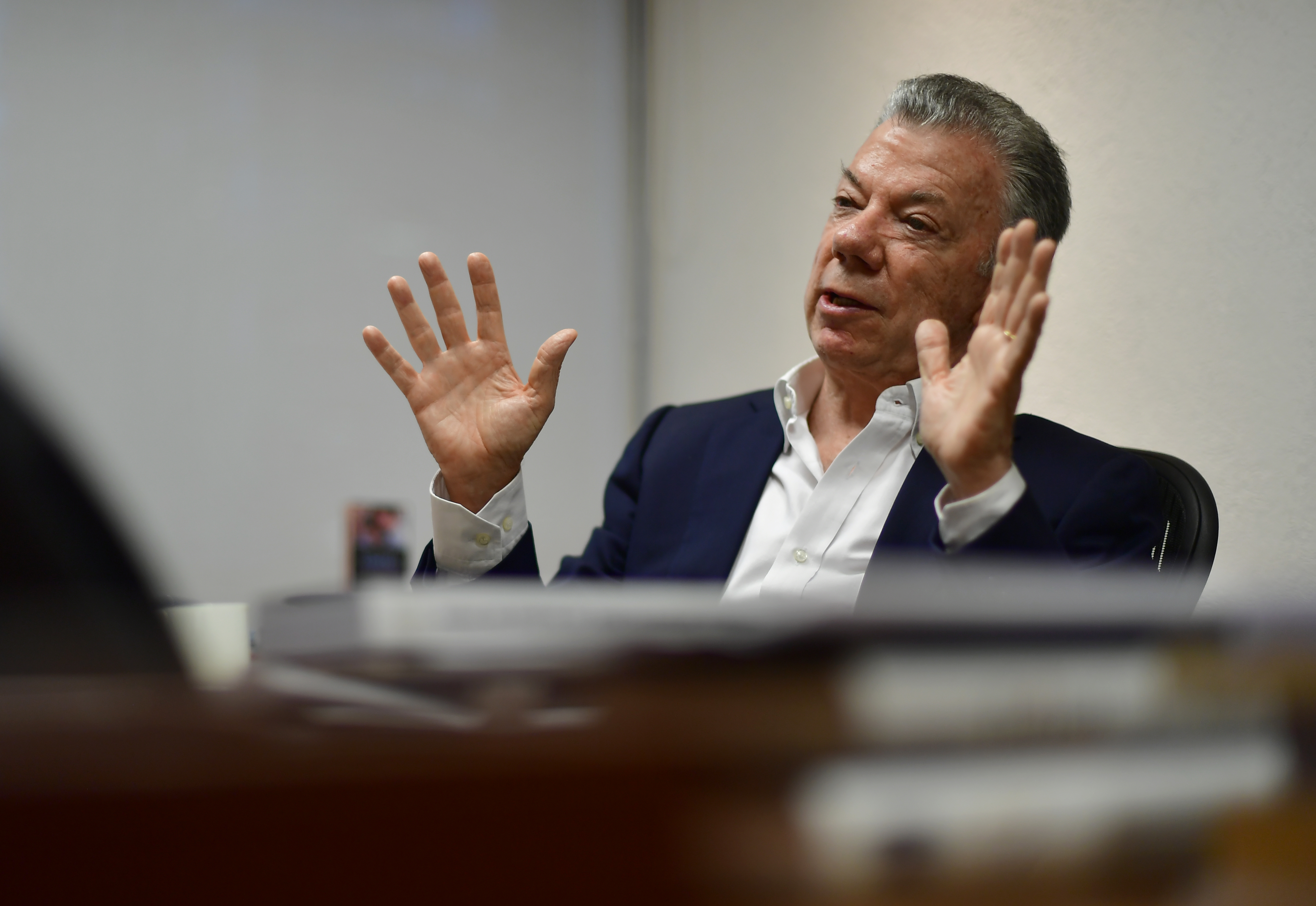 El expresidente de Colombia y nobel de Paz, Juan Manuel Santos, aseguró que "todo lo que ha hecho últimamente" el mandatario Gustavo Petro "tiene un tufillo electoral".
