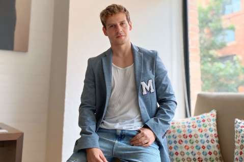 Actor de ‘La venganza de Analía’, Manuel Prieto, cumplió un año con su novio ¿Quién es?