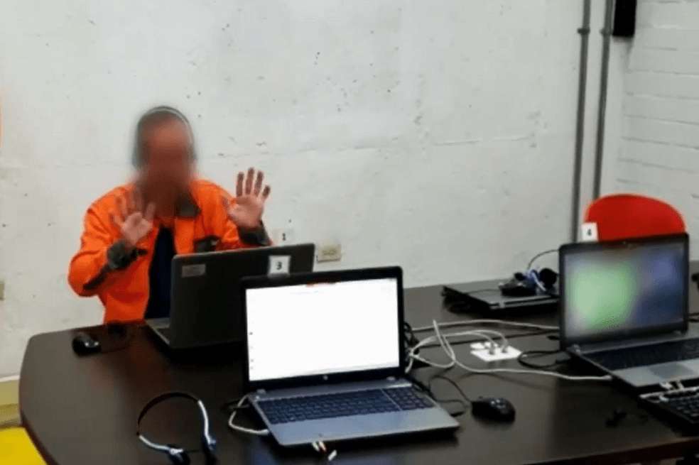 En el centro carcelario se han implementado medidas para evitar el contagio como la limpieza de los patios y la atención médica a internos que presenten gripe. / Captura de video