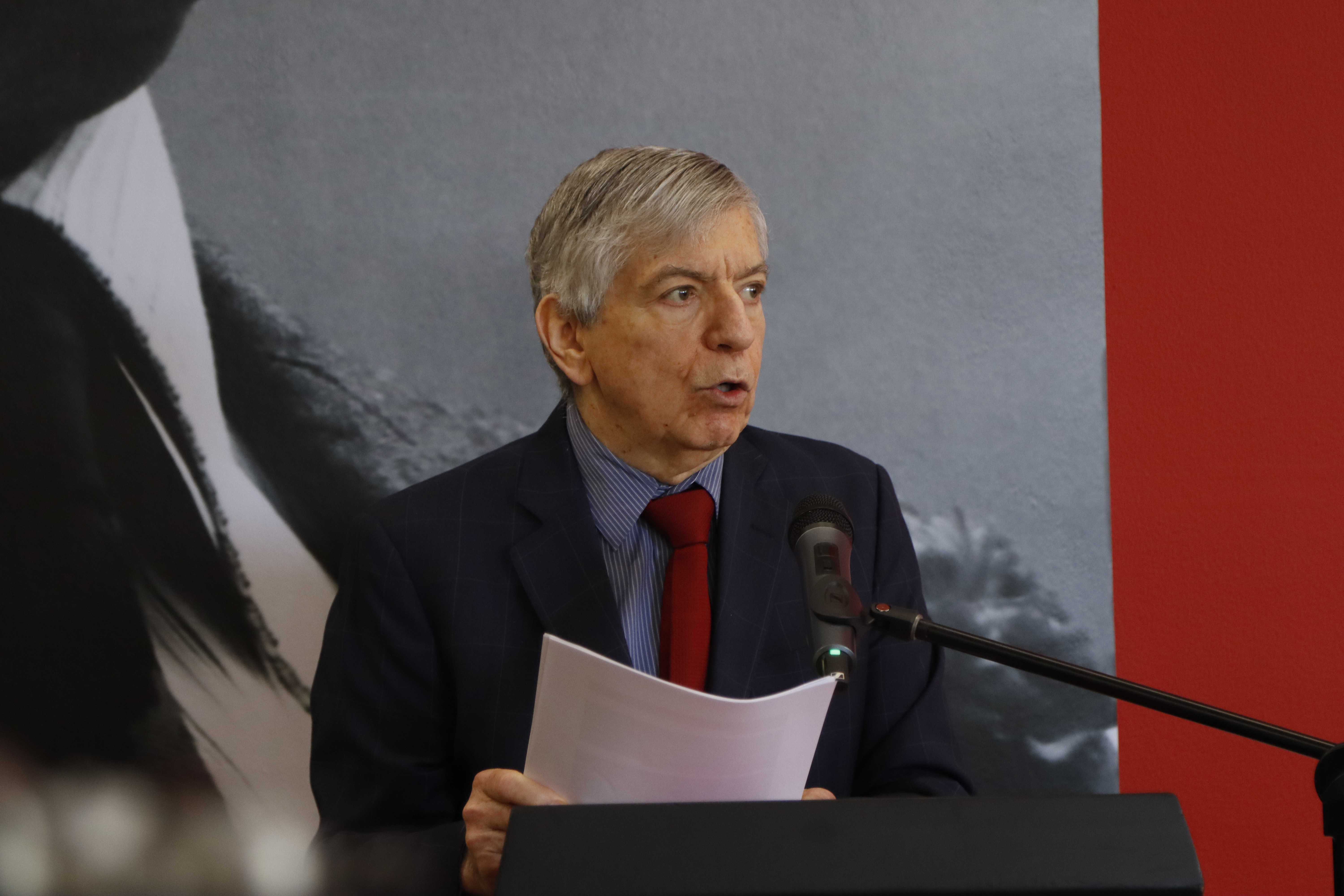 Expresidente y sucesor de Virgilio Barco como mandatario de Colombia durante la exposición, “Una vida dedicada al servicio público”, sobre Virgilio Barco Vargas