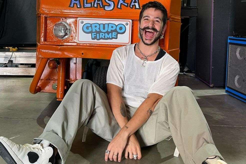 Camilo Echeverry es ahora uno de los cantantes colombianos más conocidos a nivel mundial y sus fanáticos tienen cada día más preguntas sobre su vida.