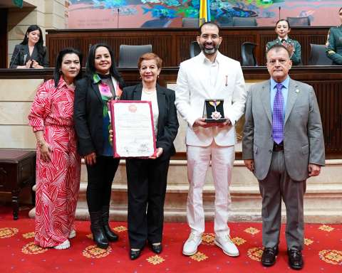 Unisimón recibe la máxima distinción del Congreso por su aporte a la educación regional
