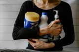 ¿Es seguro usar el agua oxigenada como ingrediente de limpieza del hogar?