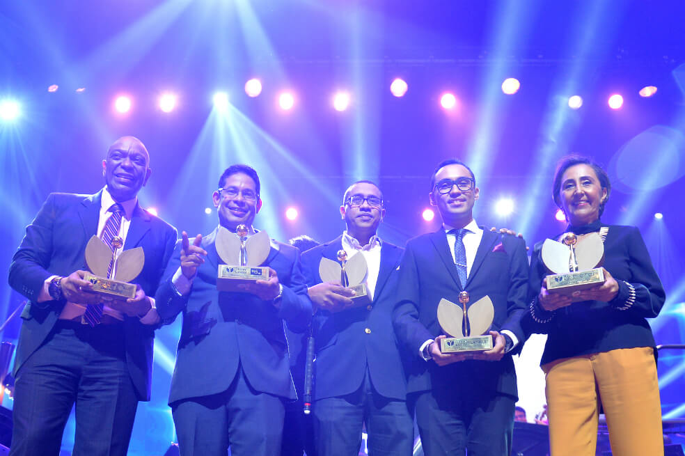 Frank Villanueva (Cultura), Hernando Hernández (Tecnología y Conectividad), Juan Camilo Chávez (Educación), José Altahona (Salud y Bienestar) y Martha Toledo (Sostenibilidad) fueron galardonados durante la ceremonia de entrega del premio Titanes Caracol 2018. / Foto: Natalia Pedraza.
