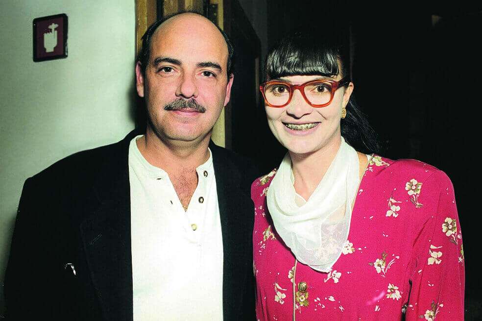 Fernando Gaitán al lado de Ana María Orozco, protagonista de "Betty, la fea". / Archivo Cromos