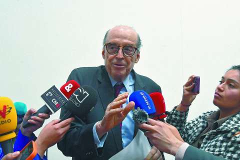 Fiscalía llama a juicio al excanciller Álvaro Leyva por el caso de los pasaportes