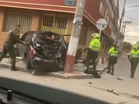 Video: Ladrones hurtaron carro en Bogotá y en plena huida se estrellaron
