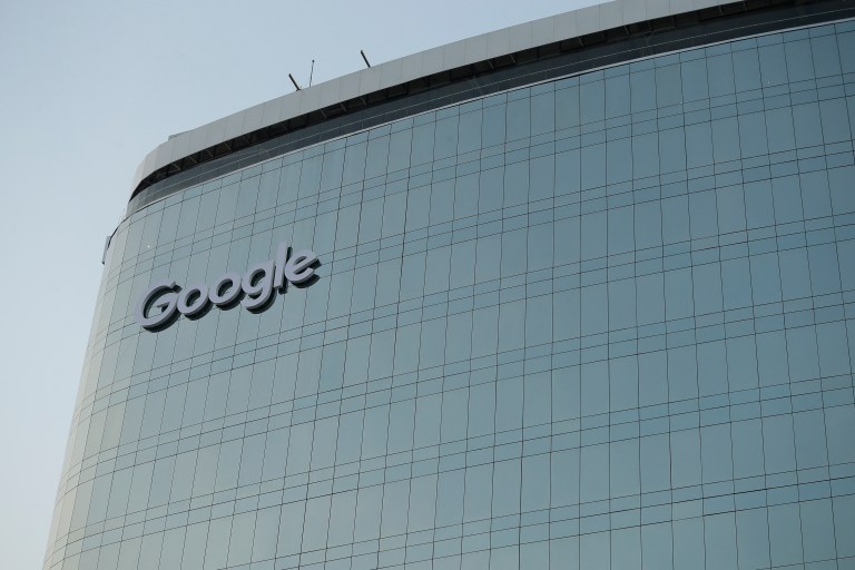Google abre oficinas en El Salvador y anuncia inversión para emprendedoras
