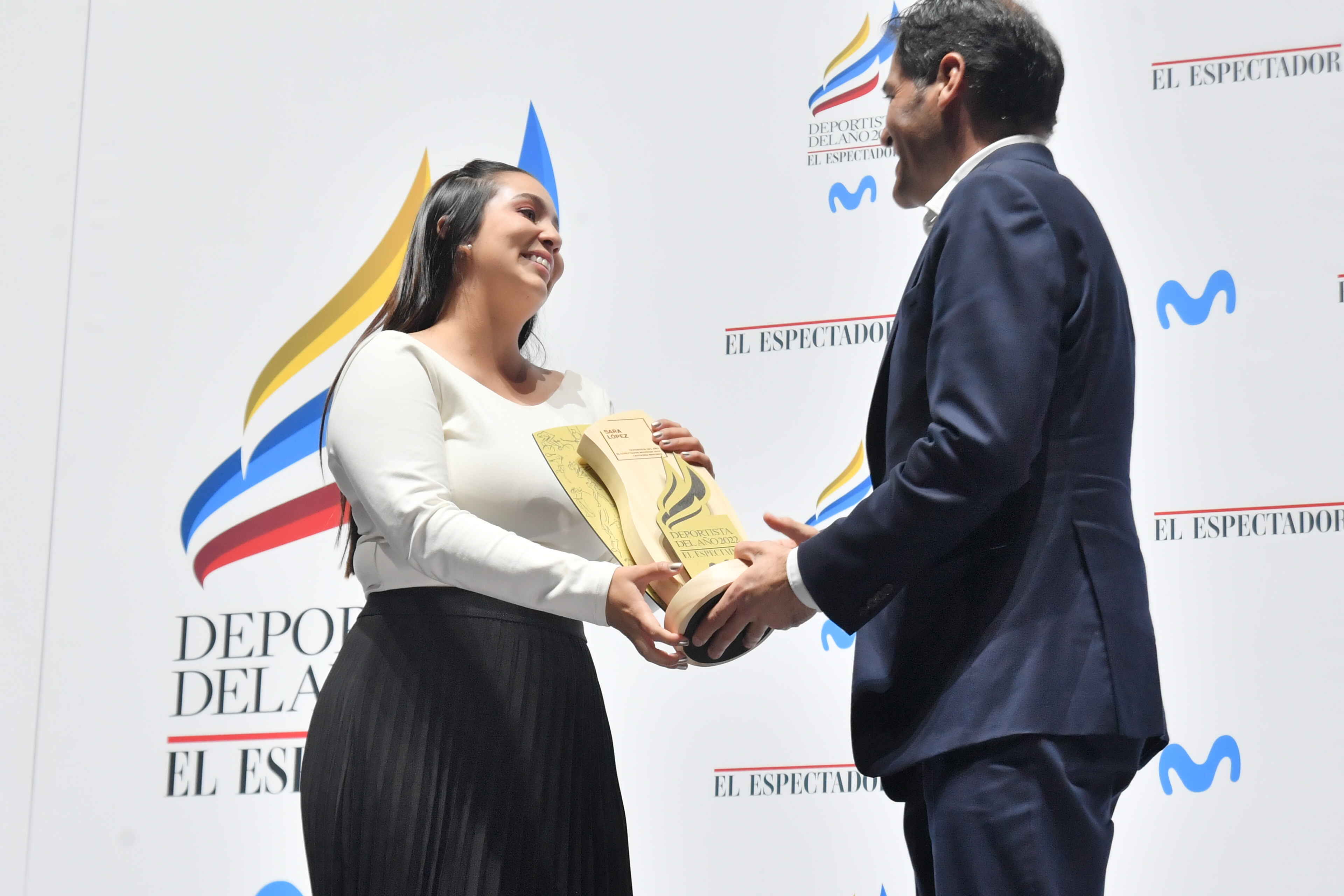 Tiradora risaraldense, recibe el premio como Mejor deportista en la categoría mayores del premio Deportista del Año 2022.