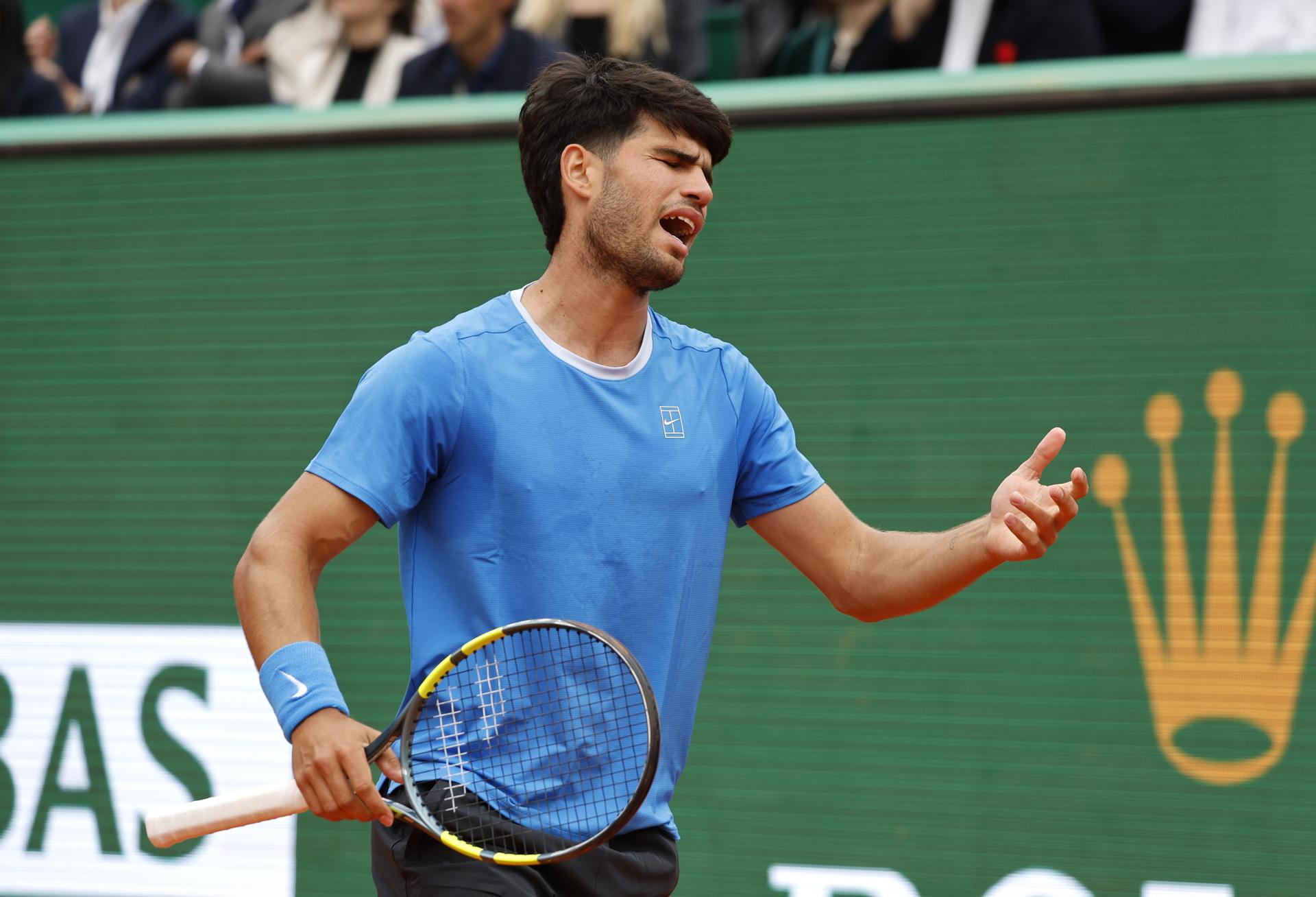 ROQUEBRUNE CAP MARTIN (France), 12/04/2026.- Carlos Alcaraz of Spain reacts during the men's singles final at the ATP Monte-Carlo Masters tennis tournament in Roquebrune Cap Martin, France, 12 April 2026. (Tenis, Francia, España) EFE/EPA/SEBASTIEN NOGIER