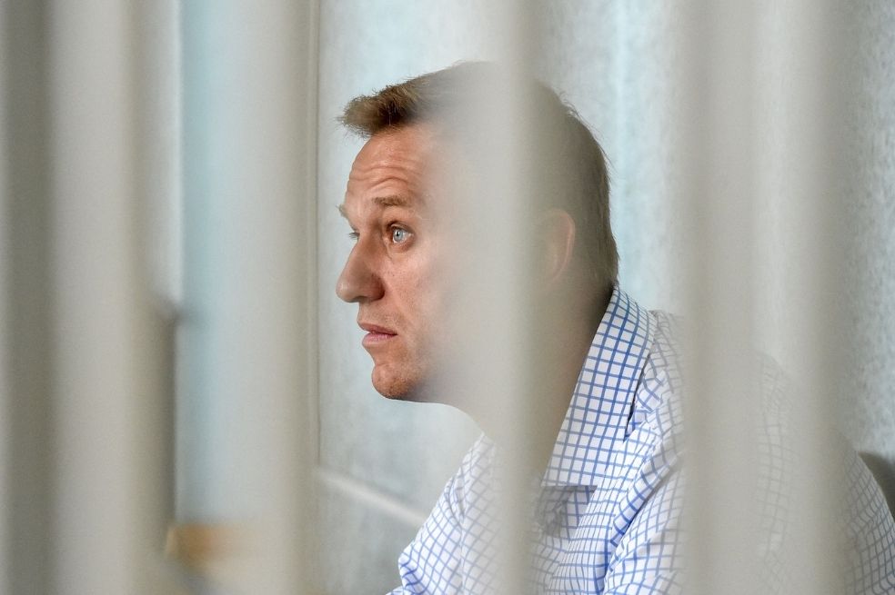 En esta foto de archivo, el líder de la oposición rusa Alexéi Navalni asiste a una audiencia en un tribunal de Moscú.