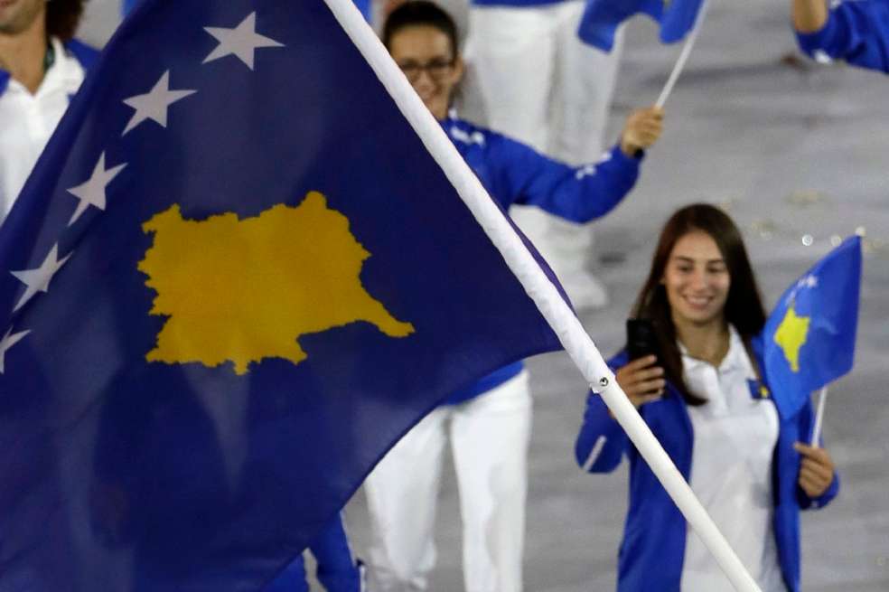 El viernes la delegación de Kosovo desfiló por primera vez, como nación independiente, en la inauguración de los Juegos Olímpicos. / AP