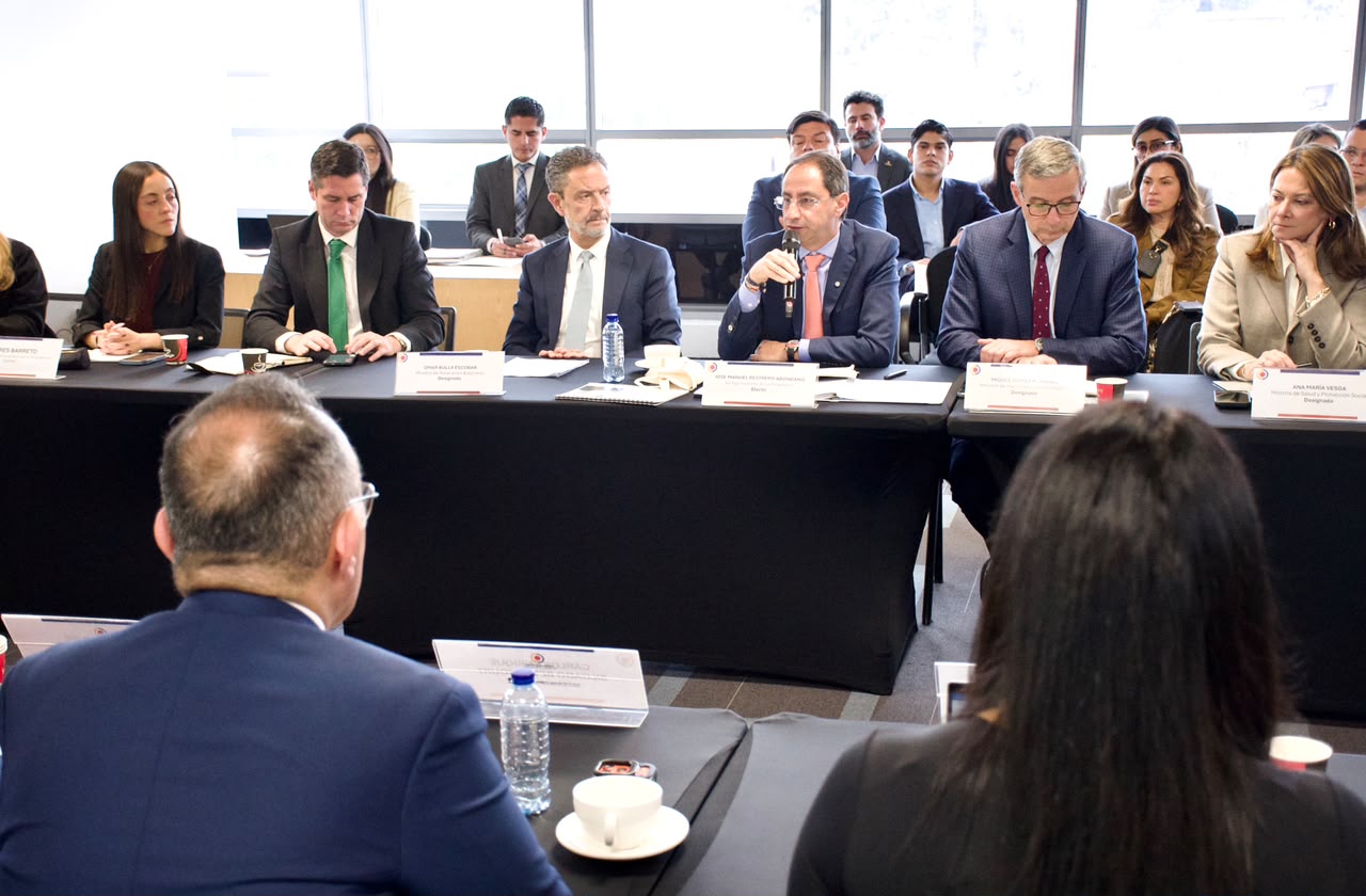 En el balance de las mesas técnicas entre la Contraloría y gobierno de Abelardo de la Espriella estuvieron presentes el vicepresidente electo, José Manuel Restrepo, y los ministros delegados Omar Bula, Miguel Gómez y Ana María Vesga.