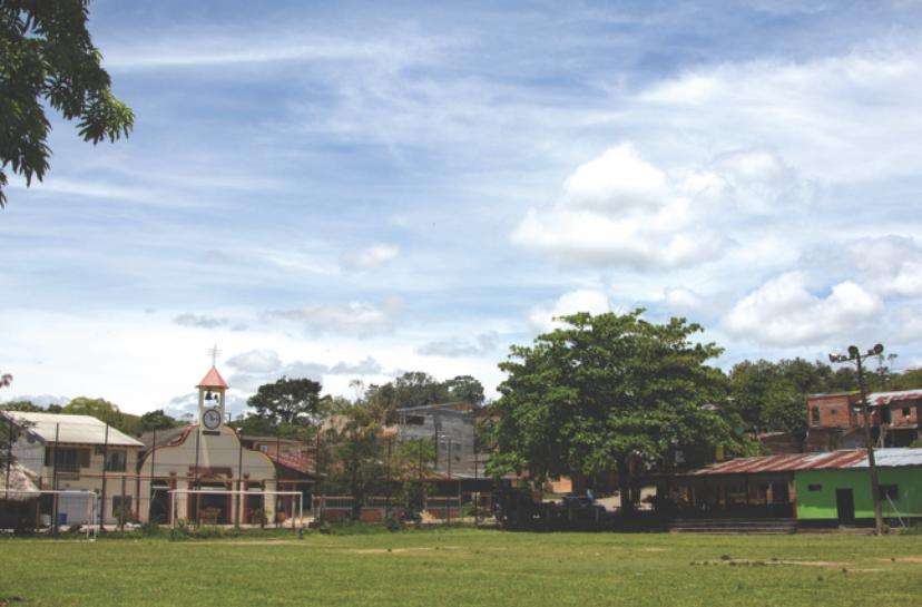 Foto de la plaza principal del Corregimiento Las Mercedes en Puerto Triunfo (Antioquia).