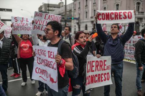 Congreso de Perú elige su nueva dirección; las dos listas posibles tienen problemas