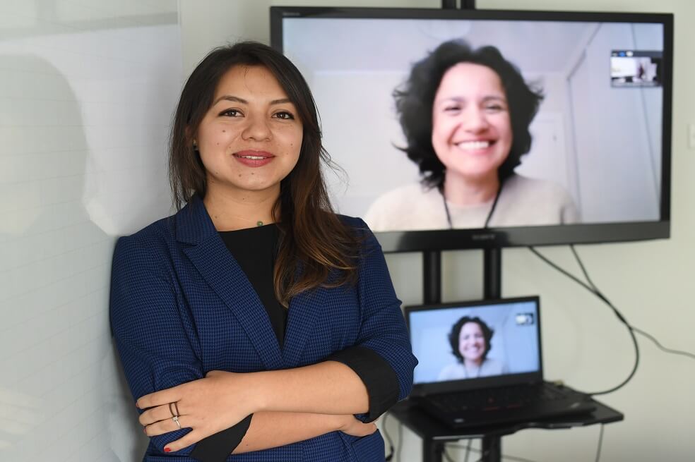 Ana María Narváez (izquierda) y Diana Guarnizo, quien dirige la línea de Justicia Económica de Dejusticia desde España. / Cristian Garavito - El Espectador
