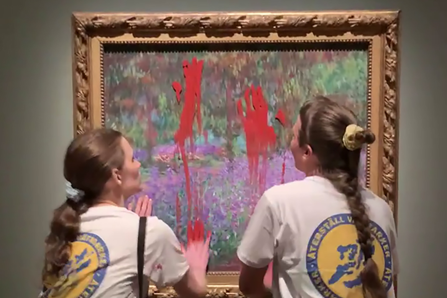 Video: Activistas ambientales atacan pintura de Monet en Estocolmo