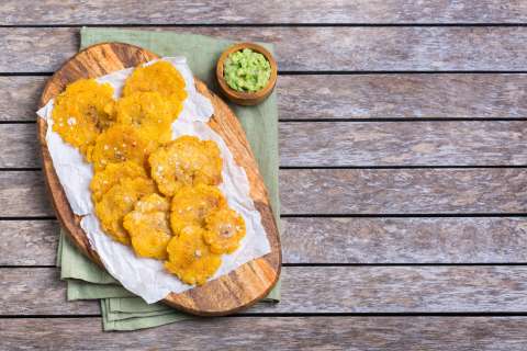 Patacones con atún, una propuesta rápida y económica para llevar a la mesa