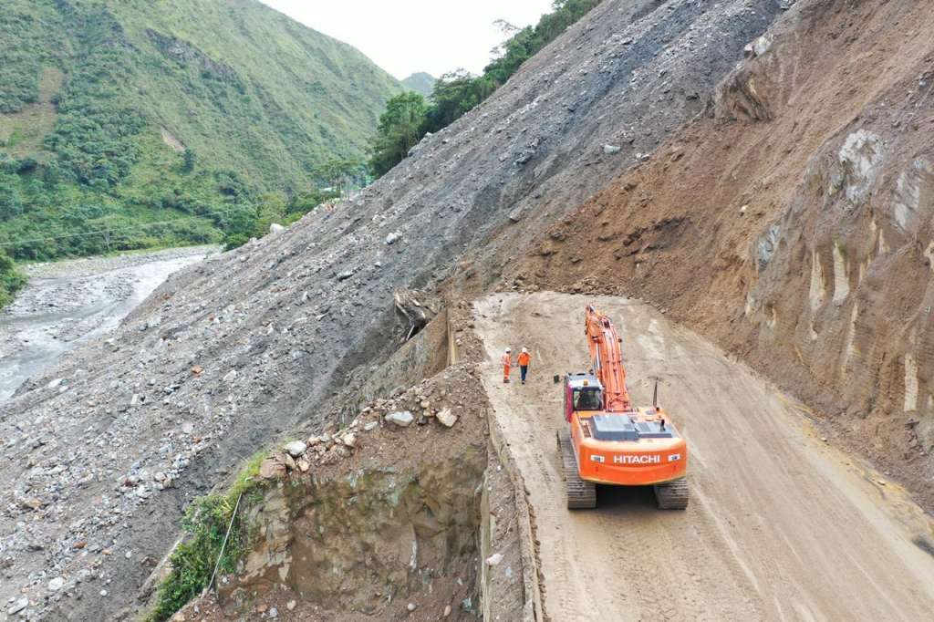 Las malas condiciones climáticas han complicado las labores de remoción de escombros. / Harold Rodríguez