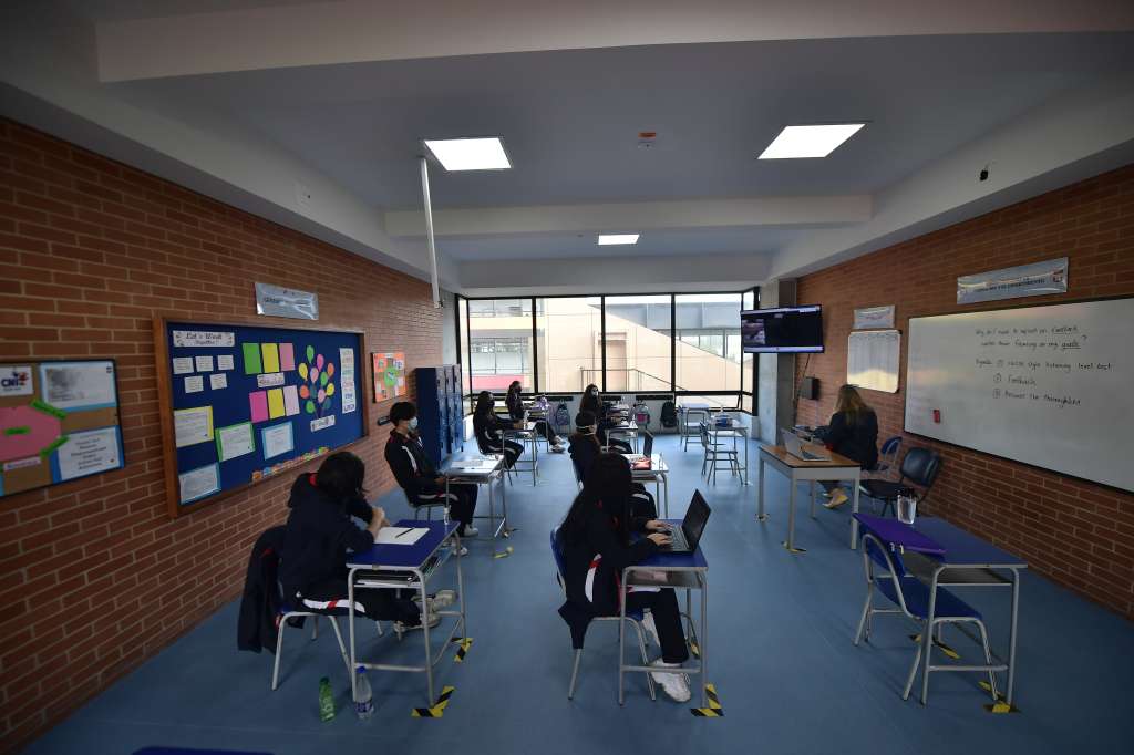 Aspectos de rutas, instalaciones y desinfección de la nueva normalidad y retorno presencial de niños a este colegio ubicado en Bogotá durante la pandemia del Covid - 19