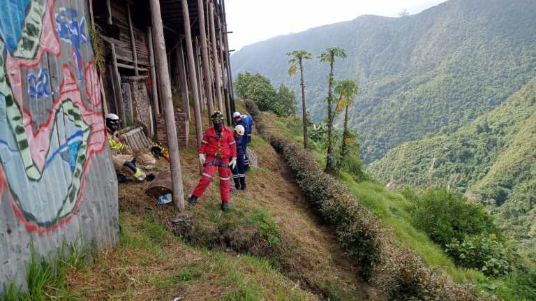 Bomberos Cundinamarca rescata el cuerpo de hombre que cayó al Salto del Tequendama