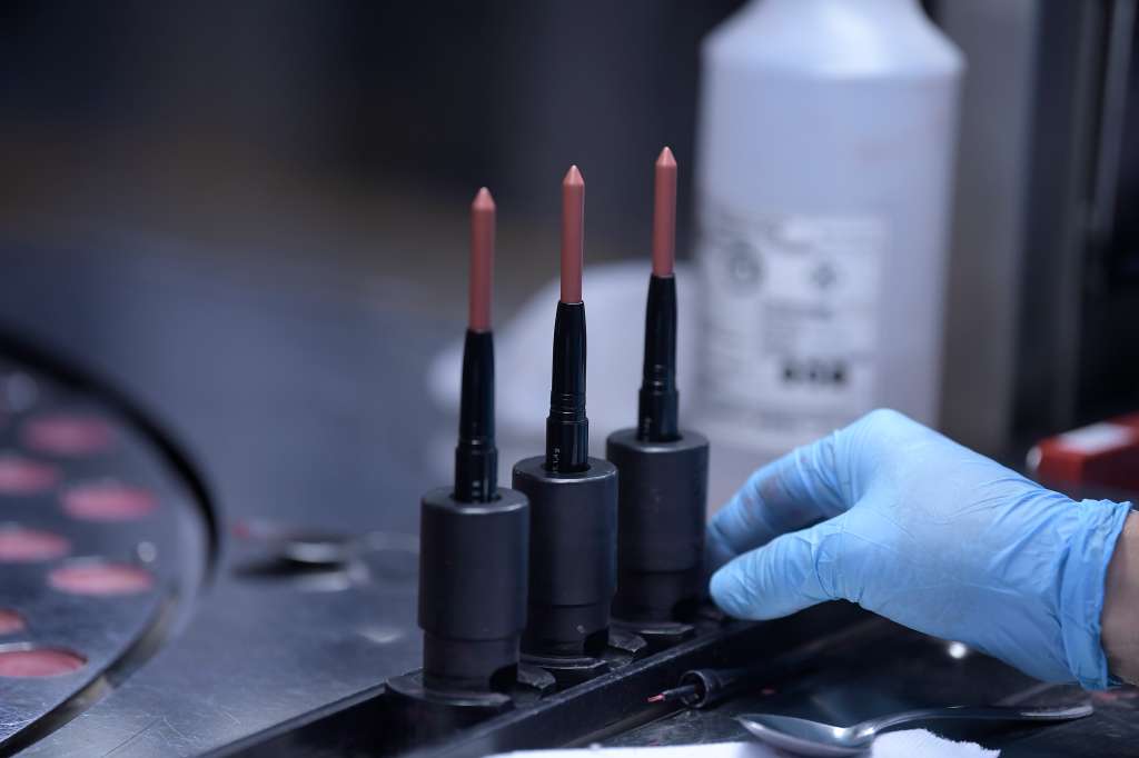 Compañía Colombo-Alemana líder en la producción de Maquillaje y Cosméticos.