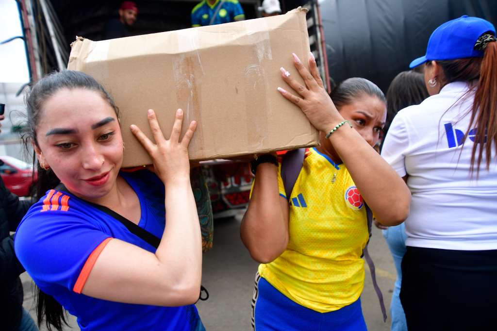 Centro de acopio en Bogotá para recolección de ayudas humanitarias o alimentos de primera necesidad para los afectados del terremoto en Colombia (Manizales, Cali, Pereira y Chocó)