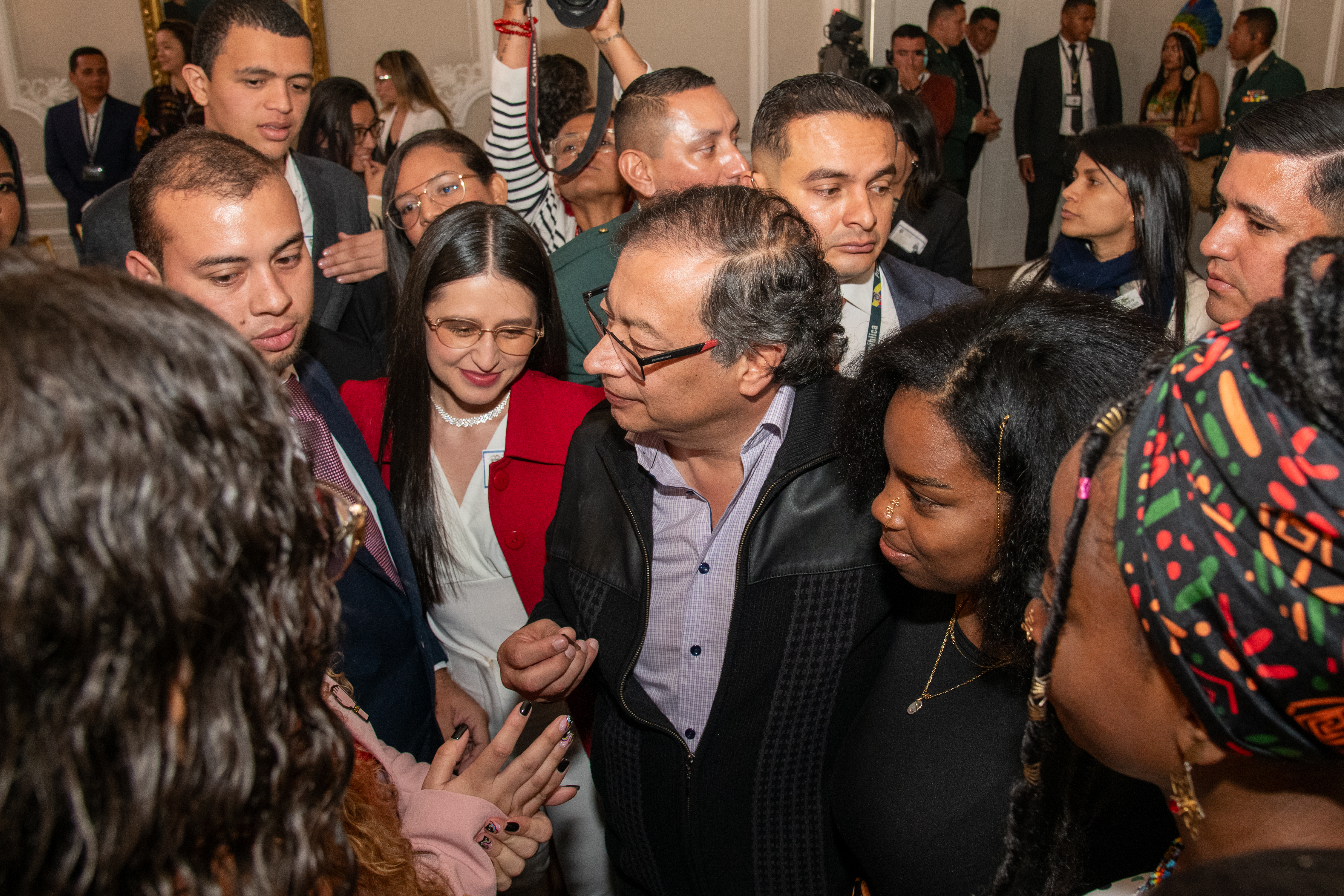 Petro invitó a los jóvenes a liderar la vigilancia de los recursos públicos para la educación.