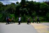 Explosivos y combates: algunos casos que ponen en riesgo la educación de niños en Colombia 