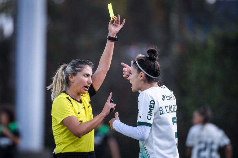 Otro desaguisado futbolístico (Fútbol paradójico)