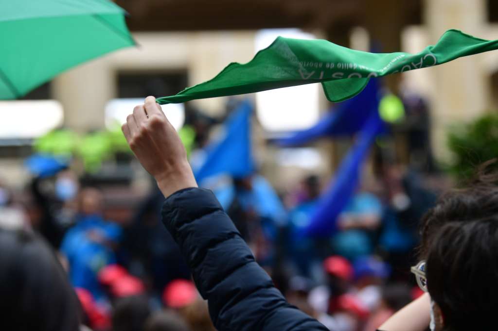 Manifestaciones a favor y en contra del aborto frente a la Corte Constitucional.