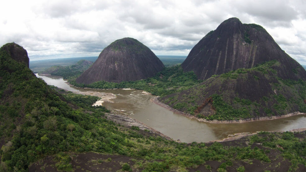 Los cerros de Mavecure son uno de los atractivos turísticos de Guainía / Foto: Zezé Amaya Perea