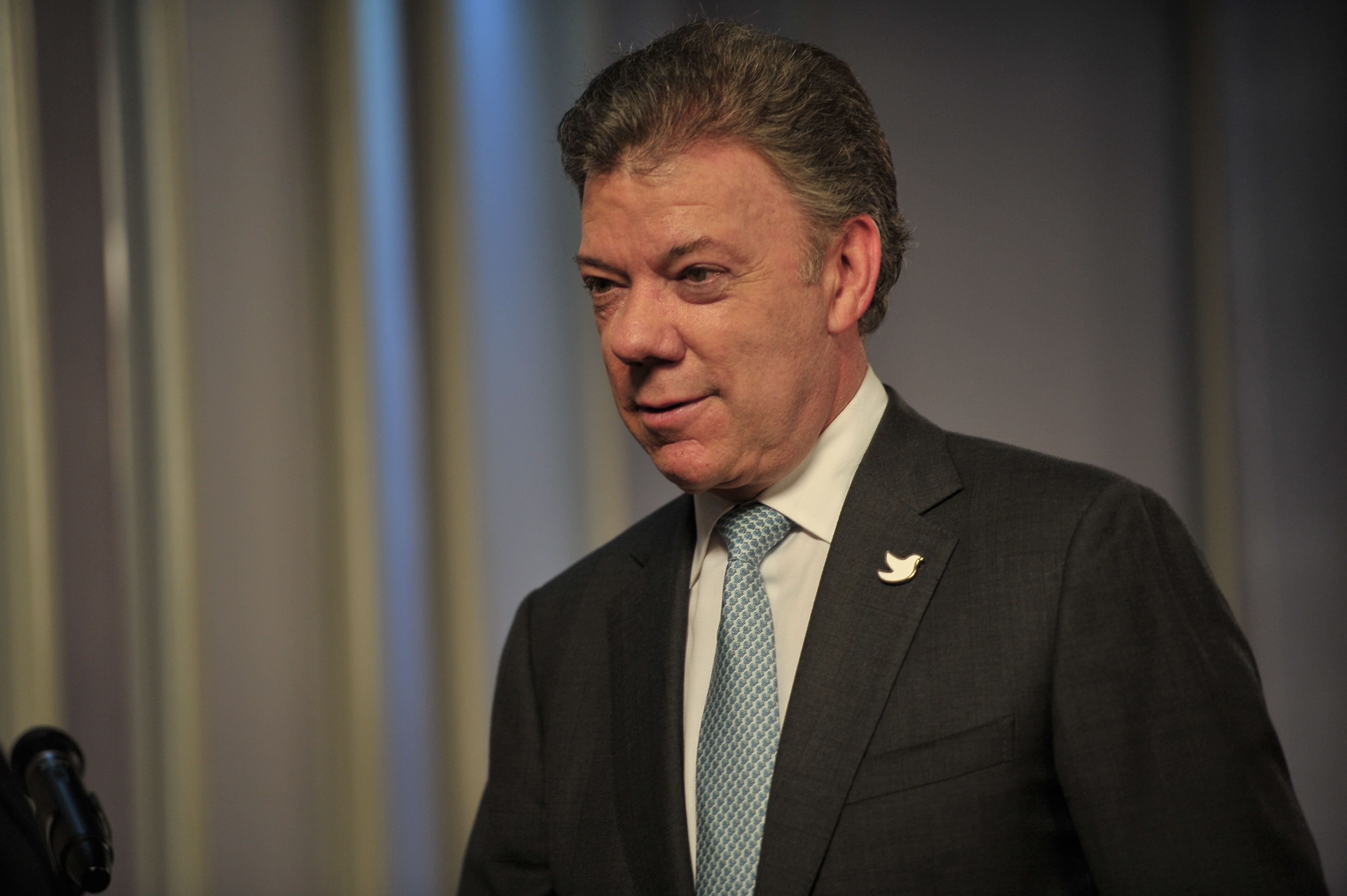 Presidente de la República, en rueda de prensa anunciando el gabinete que lo acompañara en su segundo mandato: Aurelio Iragorri, ministro de agricultura; Cecilia Álvarez, ministra de Comercio, Industria y Turismo; Juan Fernando Cristo, ministro del Interior; Gina Parody, ministra de Educación; Yesid Reyes, ministro de Justicia; Germán Vargas Lleras, Vicepresidente entre otros políticos.