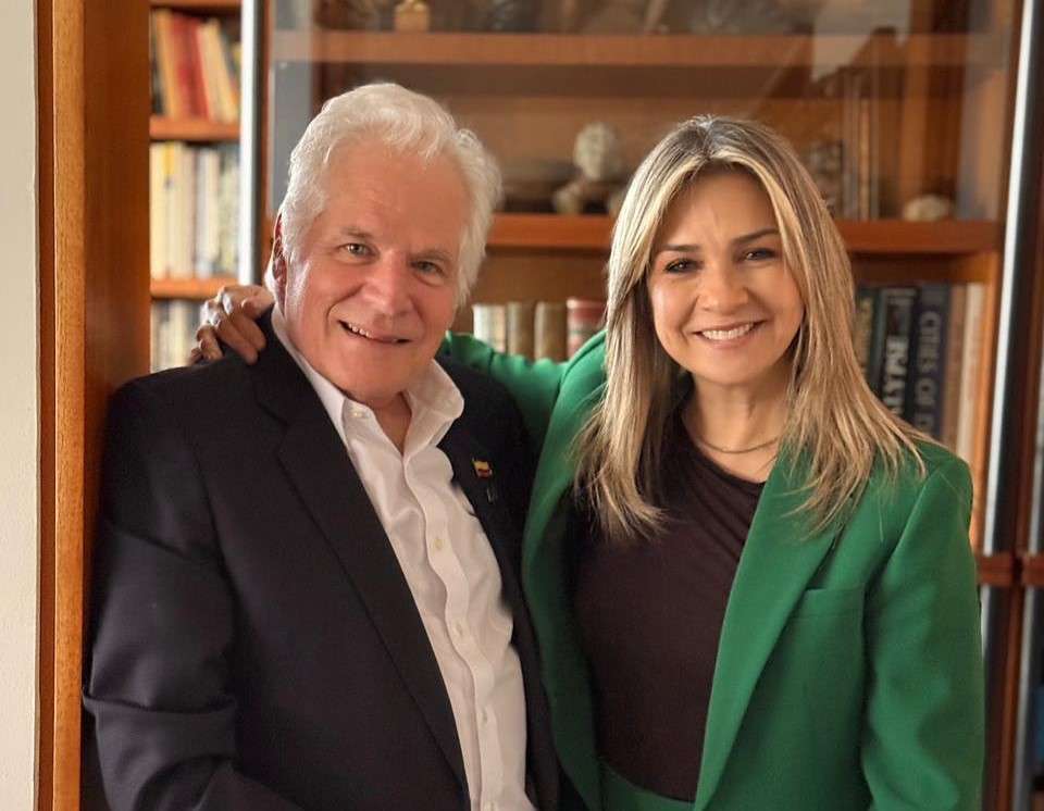 Precandidatos Miguel Uribe Londoño y Vicky Dávila.