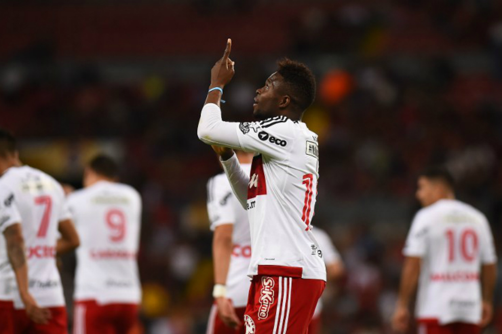 El jugador colombiano Avilés Hurtado celebra el golazo que anotó con la camiseta del Tijuana. / AFP
