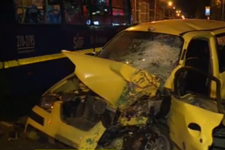 Taxista murió luego de chocar contra bus del Sitp