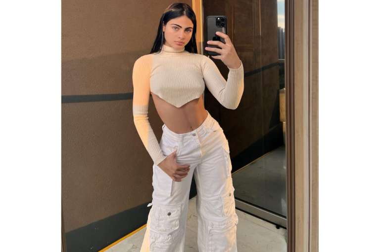 La modelo Sara Orrego recibió un comentario de Bad Bunny en una publicación de redes sociales y sus fanáticos enloquecieron.