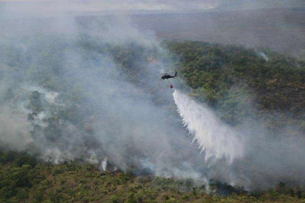 Para controlar el incendio se realizaron 51 descargas de agua y de líquido retardante. / / Cortesía PNN