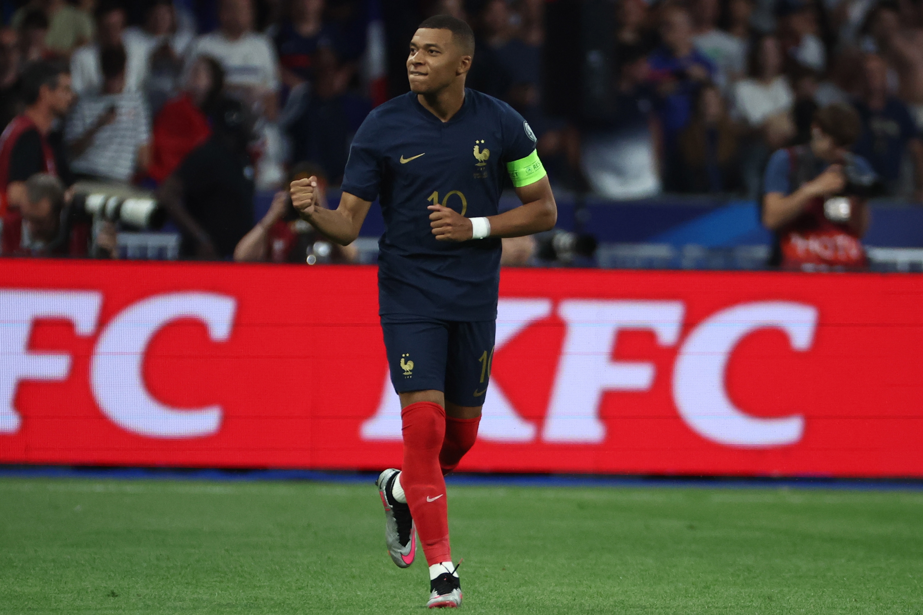 Saint-denis (France), 19/06/2023.- Kylian Mbappe of France celebrates scoring the 1-0 goal during the UEFA EURO 2024 qualification match between France and Greece in Saint-Denis, France, 19 June 2023. (Francia, Grecia) EFE/EPA/MOHAMMED BADRA