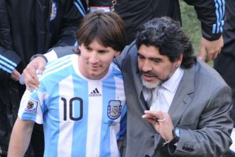 Maradona: "Messi en el Barcelona es uno y en la selección es uno más"