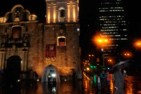 Distrito revitaliza la 7ª iluminando construcciones históricas y culturales
