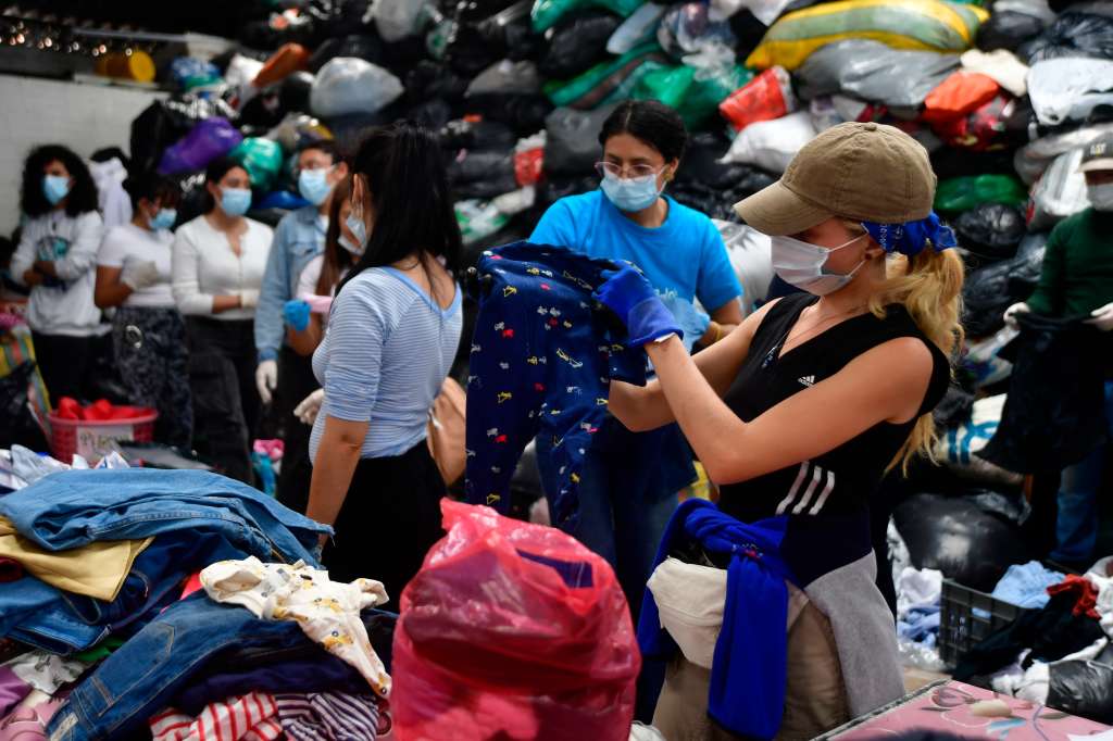 Centro de acopio de banco de ropas en el Minuto de Dios para recolección de ayudas humanitarias para los afectados del terremoto en Colombia (Manizales, Cali, Pereira y Chocó)