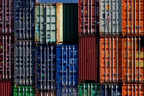 Un comercio que crece con cicatrices: así cierra el mundo económico en 2025