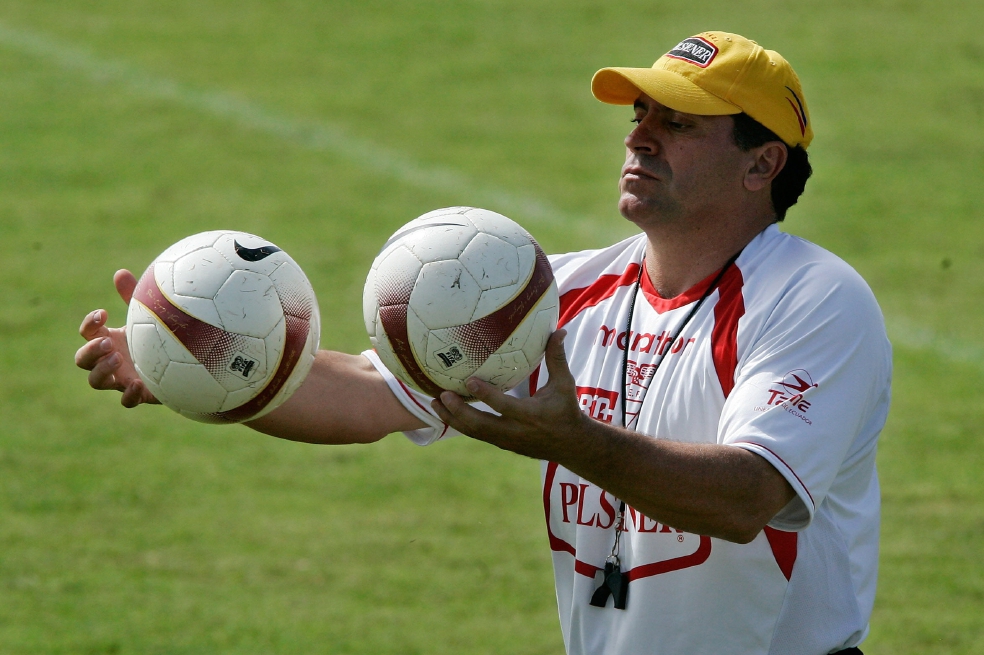 El técnico antioqueño Luis Fernando Suárez dirigió los mundiales de Alemania 2006 (con Ecuador) y Brasil 2014 (con Honduras). Hoy es técnico del club profesional La Equidad. / EFE
